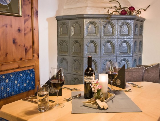 Stube mit Kachelofen